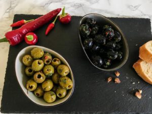 Milde spanische Oliven mit Kräutern